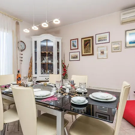 Dom wakacyjny 3 Bedroom Stunning In Kastav