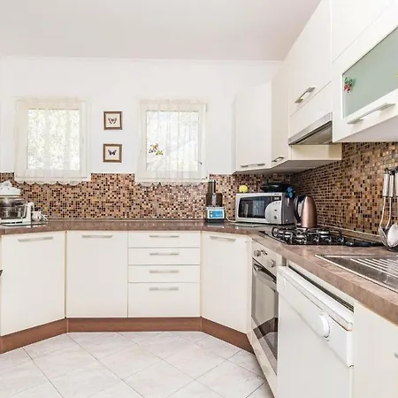 3 Bedroom Stunning In Holiday home *