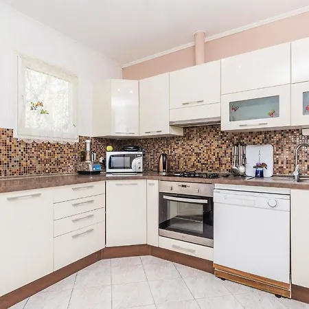 3 Bedroom Stunning In Holiday home *