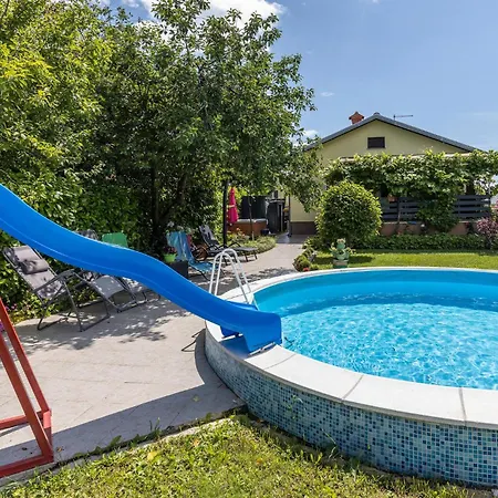 3 Bedroom Stunning In *