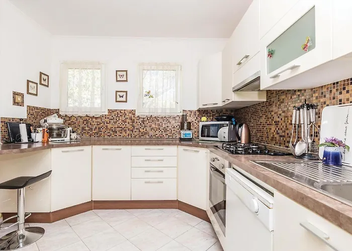 3 Bedroom Stunning In *