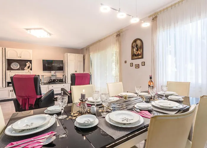 Holiday home 3 Bedroom Stunning In *